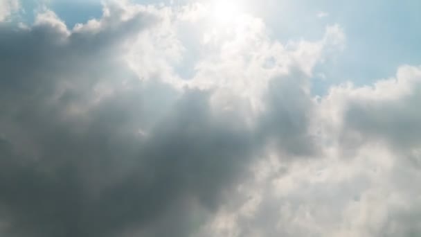 Строят Облака Движения Пушистые Пушистые Белые Облака Истекают Времени Медленно — стоковое видео