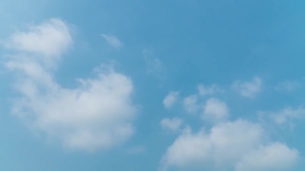 Costruire Moto Nuvole Gonfio Soffice Nuvole Bianche Cielo Time Lapse — Video Stock