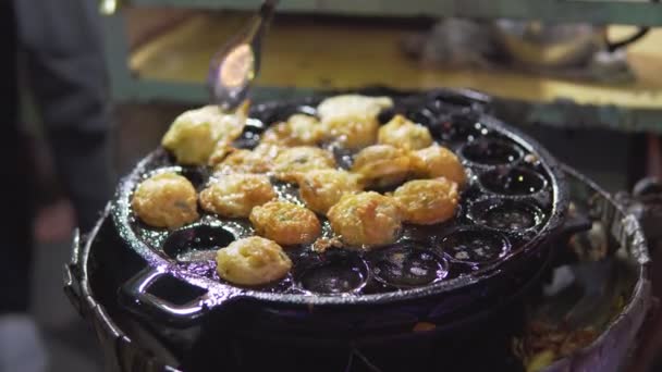 Footage Roll Thai Style Takoyaki Traditional Coconut Pancakes Filled Minced — Vídeo de Stock