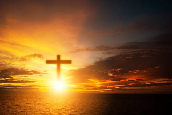 Konceptuální Dřevěný Kříž Nebo Náboženský Symbol Nad Západem Slunce Mraky — Stock fotografie