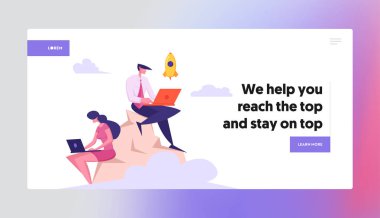 Laptop Ile İşadamları Ekibi Dağ Açılış Sayfası Nın Tepesinde Çalışıyor. Geliştirici Launch Rocket Start Up Tepede. Freelancer Proje Yöneticisi Karakter Kavramı Banner Web Sitesi. Vektör düz illüstrasyon
