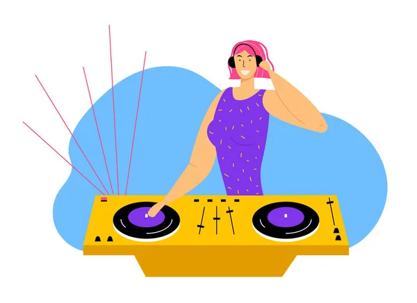 Jonge vrolijke Dj meisje met roze haar en hoofdtelefoon Remixing muziek op Midi Controller op Night Disco Club Party. Multimedia, Nachtleven en Entertainment Concept, Cartoon Flat Vector Illustratie — Stockvector