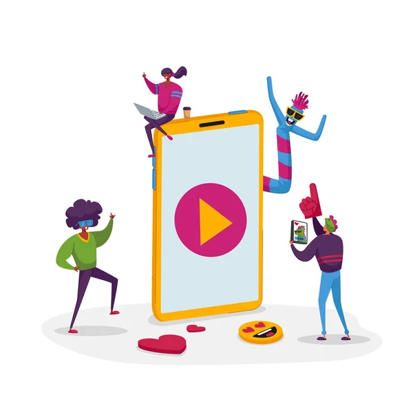 Kleine tiener personages dansen en kijken Grappige Virale videoclip op Smartphone Loop op Enorme mobiele telefoon met Play Button en glimlach Emoji en Heart Icons rond. Cartoon People Vector Illustratie — Stockvector
