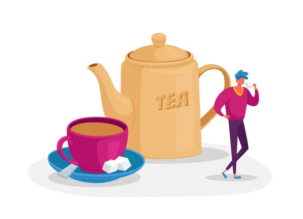 Apró ember állni hatalmas porcelán kupa csészealj, kanál és cukornád kocka és teáskanna. Férfi karakter ivás tea — Stock Vector