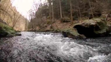 Saksonya milli parkında nehir