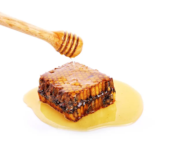 Beyaz arkaplanda bal tarağı.