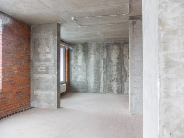 Concrete and brick walls in the apartment for repair