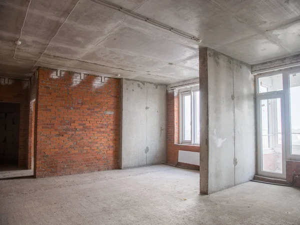Paredes de concreto e tijolo no apartamento para reparação Imagens De Bancos De Imagens Sem Royalties