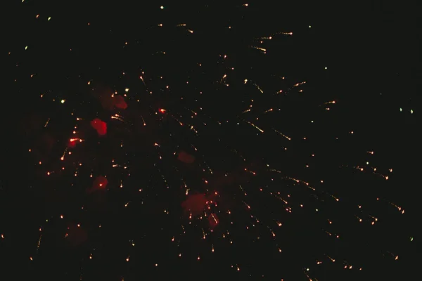 Κοντινό-up χρυσά γιορτινά πυροτεχνήματα σε μαύρο φόντο. Αφηρημένη — Φωτογραφία Αρχείου