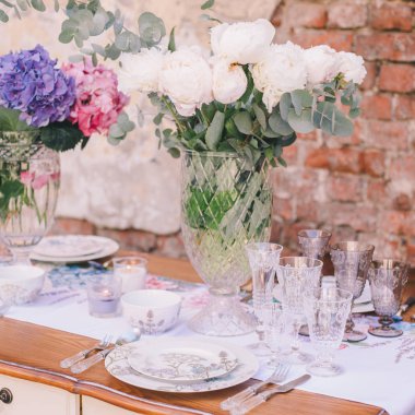 Dekor ve masa ayarı bir yemek veya tatil için. Sofra Takımları 