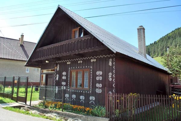 Casa Madeira Velha Aldeia Cicmany Eslováquia — Fotografia de Stock