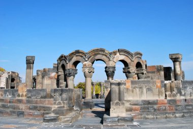 Ermenistan Zvartnots katedralde. Tetraconch 7 yüzyılda inşa edilmiş.