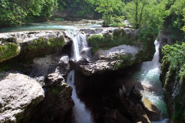 Martvili Canyon, Gürcistan'daki basamaklı şelale