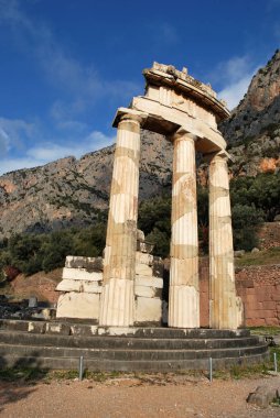 Antik Tholos, Delphi, Yunanistan'ın kalıntıları