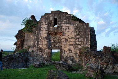 Kutaisi, Georgia'daki Geguti Kraliyet Sarayı kalıntıları