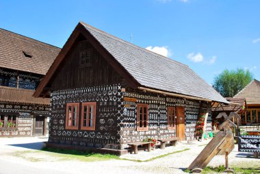 Cicmany, Slovakya - 10 Eylül 2018: Köyü Cicmany eski ahşap evde