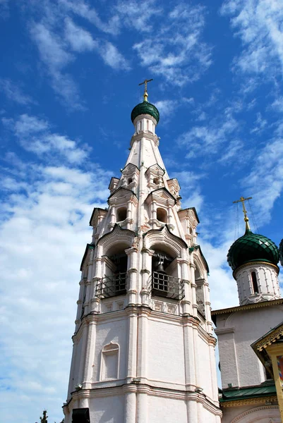 El campanario de la Iglesia de Elías el Profeta en Yaroslavl , — Foto de Stock
