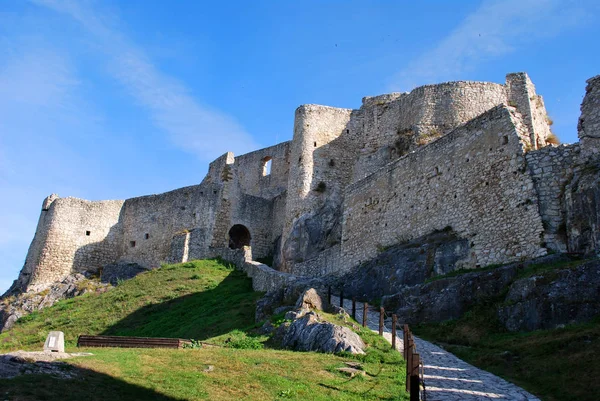 斯洛伐克古老的斯皮斯城堡的废墟 — 图库照片