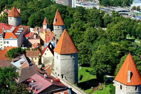 De weergave van het oude historische centrum van Tallinn, Estland — Stockfoto