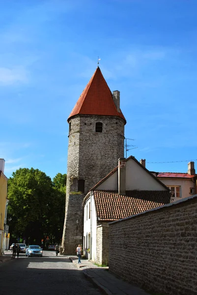 Tallinn, Estland - 20 juli 2012: De weergave van de historische oude — Stockfoto