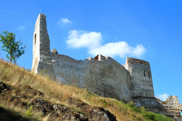 As ruínas do antigo castelo de Cachtice na Eslováquia — Fotografia de Stock