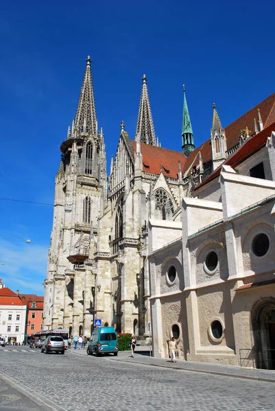 Regensburg, Bayern, Tyskland-juni 06, 2014: St Peter ' s ca — Stockfoto