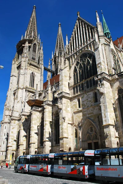 Regensburg, Bavorsko, Německo-Červen 06, 2014: úřad svatého Petra — Stock fotografie