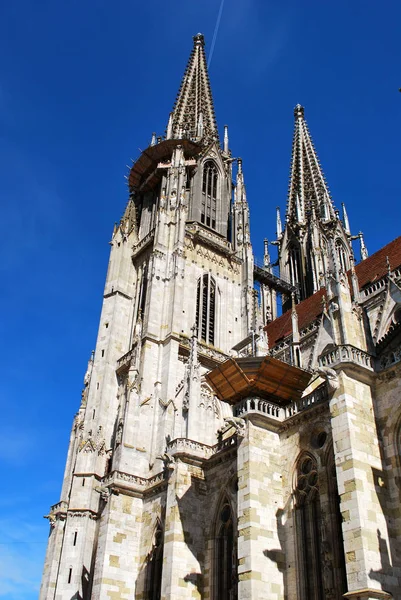 La Catedral de San Pedro en el centro histórico de Ratisbona — Foto de Stock