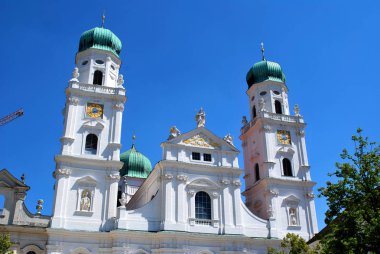 Passau 'nun tarihi merkezindeki St. Stephen Katedrali, 