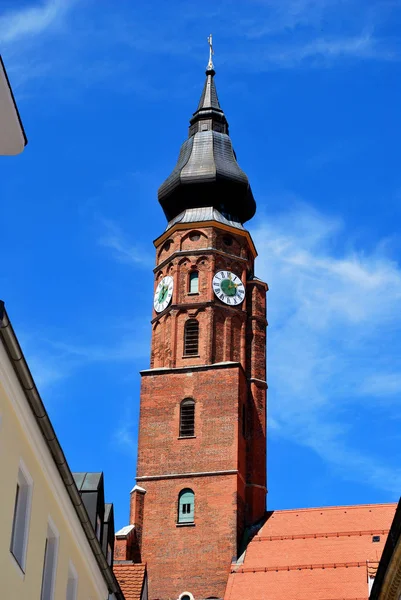 Den gotiska basilikan St Jacobe i den historiska stads kärnan i St — Stockfoto