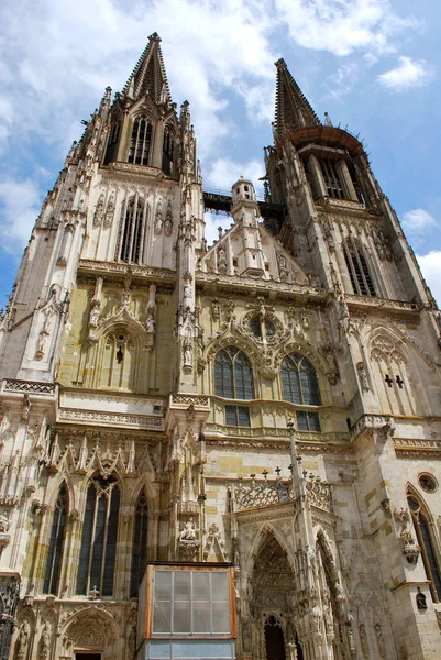 La Cattedrale di San Pietro nel centro storico di Ratisbona — Foto Stock