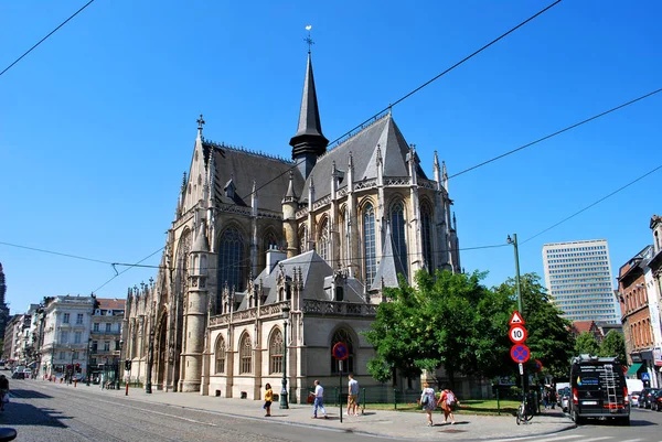 Bryssel, Belgien-14 juli 2018: kyrkan av vår välsignade lad — Stockfoto