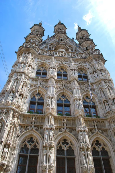 Das Rathaus auf dem Hauptmarkt in Leuven, Flämisch-Braba — Stockfoto