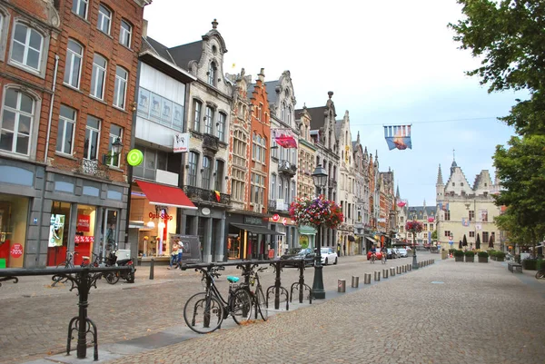 Mechelen, Flandern, Belgien-16 juli 2018: den historiska staden — Stockfoto