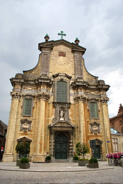 A Igreja de São Pedro e São Paulo no centro histórico da cidade — Fotografia de Stock