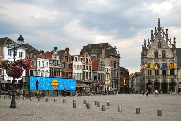 Mechelen, Flandres, Bélgica - 16 de julho de 2018: The Mechelen City H — Fotografia de Stock