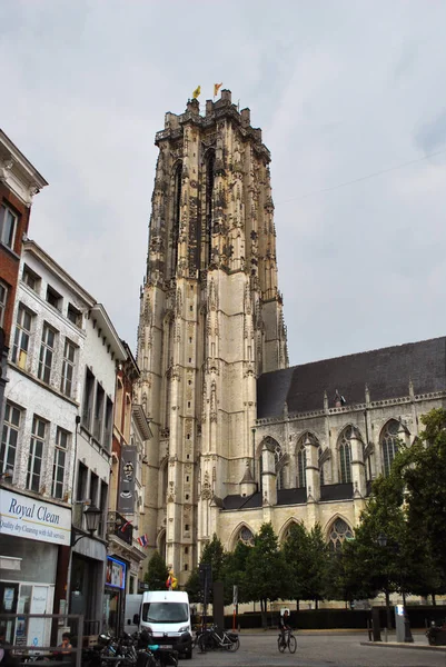 Malinas, Flandes, Bélgica - 16 de julio de 2018: The St. Rumbold 's C — Foto de Stock