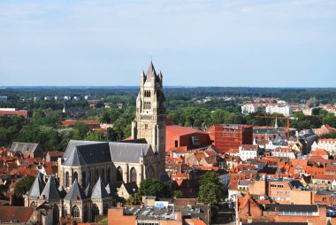 Bruges, Batı'daki tarihi şehir merkezinin panorama görünümü 