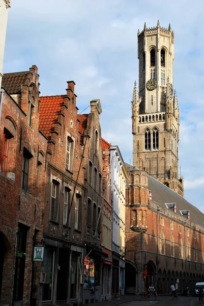 Brujas, Flandes Occidental, Bélgica - 21 de julio de 2018: El campanario en — Foto de Stock