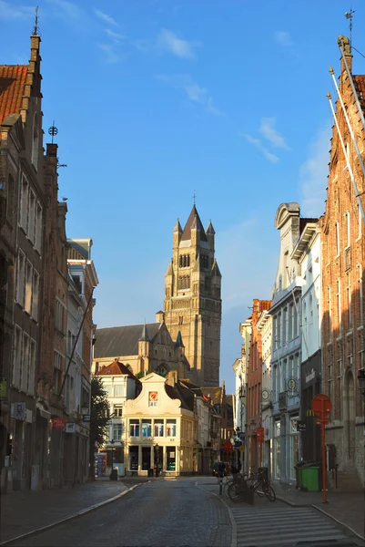 Brugge, West-Vlaanderen, België-20 juli 2018: het uitzicht op de — Stockfoto