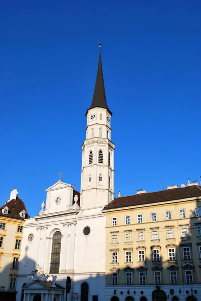 Viena, Austria - 16 de abril de 2019: Iglesia de San Miguel —  Fotos de Stock