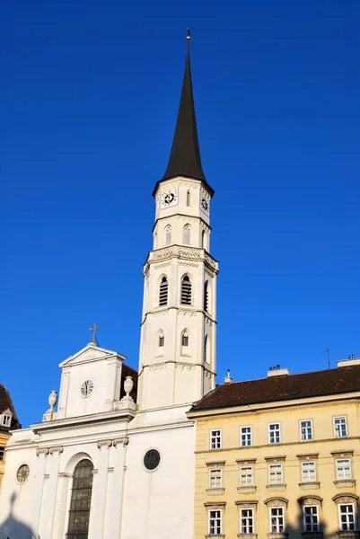 Kościół św Michała w historycznym centrum Wiednia, aus — Zdjęcie stockowe