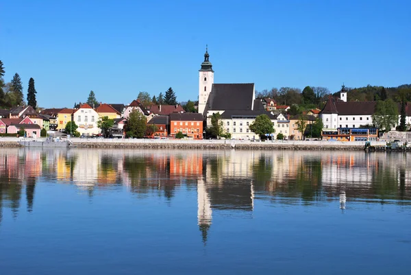 Grein, Alta Áustria, Áustria - 22 de abril de 2019: A vista do — Fotografia de Stock