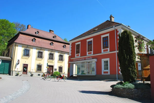 Persenbeug-Gottsdorf, Neder-Oostenrijk, Oostenrijk-22 april 2019: T — Stockfoto