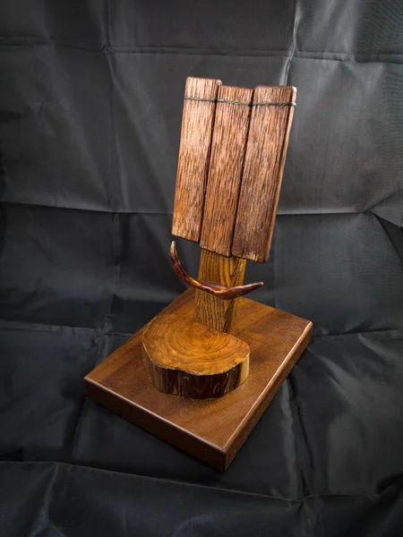 Ahşap Dock istasyonu veya hücresel cep telefonu için bir stand