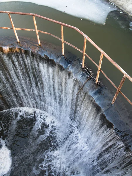 Su temizleme tesisinde waterfal