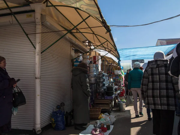 Chernihiv, Ukrayna-1.05.2015: Central Chernigiv Market