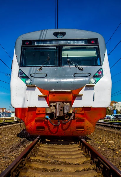 Moskova eteklerinde tren istasyonunun ölü ucunda banliyö treni