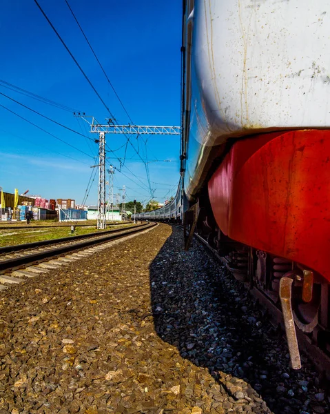 Moskova eteklerinde tren istasyonunun ölü ucunda banliyö treni
