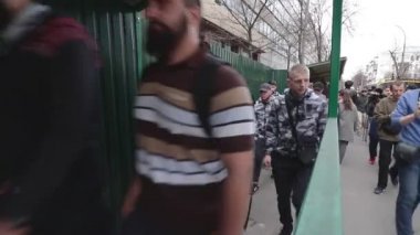 Kiev, Ukrayna. 9 Nisan 2019. Eylemciler ve ulusal Kolordu siyasi partinin destekçileri Ukrayna silahlı kuvvetleri yetkilileri yolsuzluk bir soruşturma talep için bir mitinge katılmak